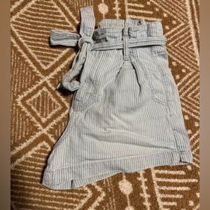American Eagle mom shorts